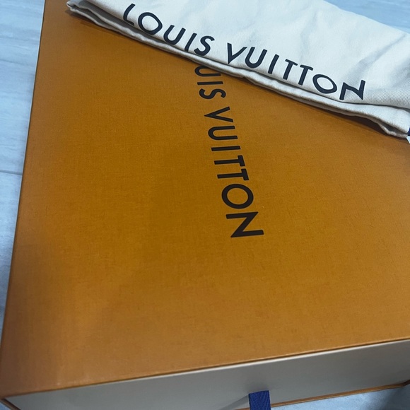 Mens Louis Vuitton size 7 - Picture 4 of 5